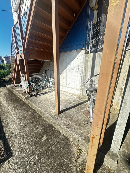 物件外観写真5　(駐輪場)