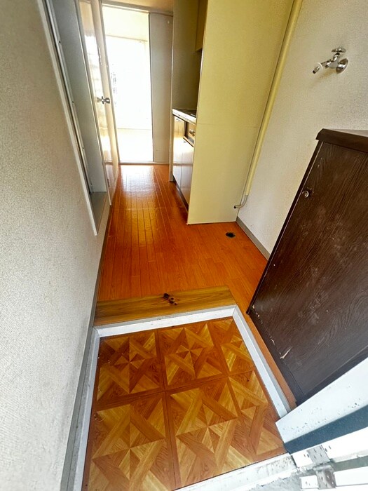 物件内観写真18　(玄関)