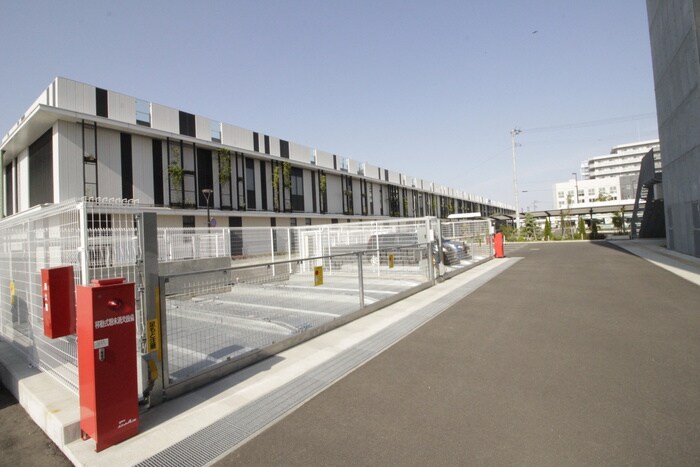 物件外観写真2　(駐車場)