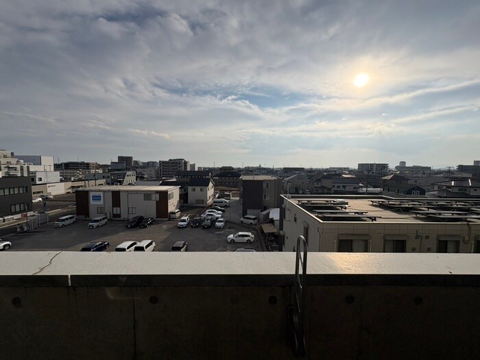 物件内観写真16　(室内からの展望)