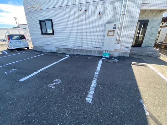 物件外観写真5　(駐車場)