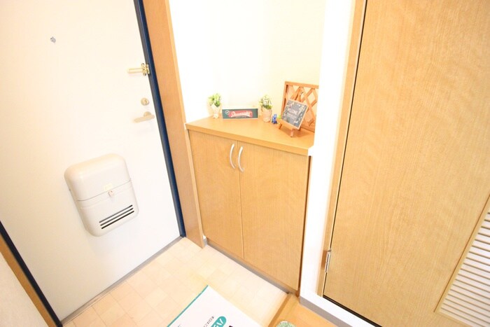 物件内観写真16　(玄関)