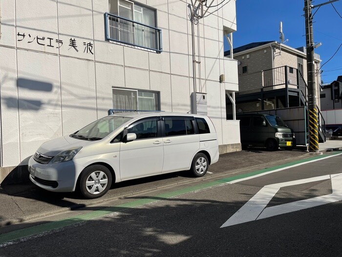 物件外観写真5　(駐車場)