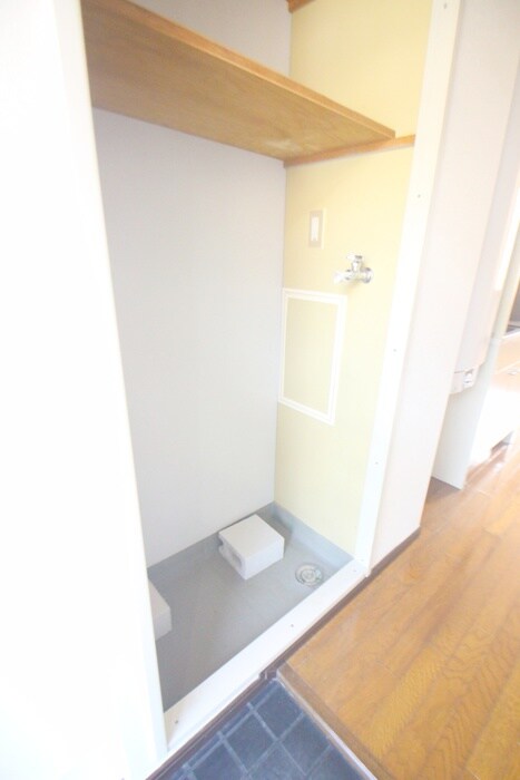 物件内観写真9　(洗濯機置場)