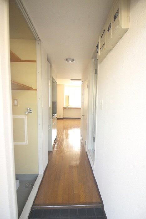 物件内観写真11　(廊下)
