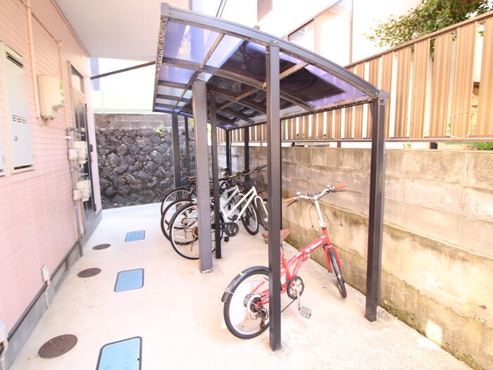 物件外観写真4　(駐輪場)