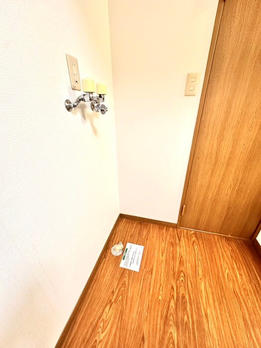 物件内観写真12　(洗濯機置場)