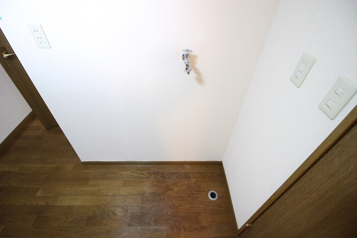 物件内観写真17　(洗濯機置場)