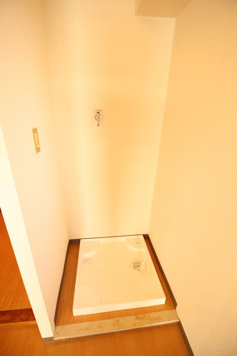 物件内観写真14　(洗濯機置場)