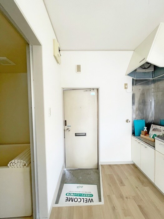 物件内観写真14　(玄関)