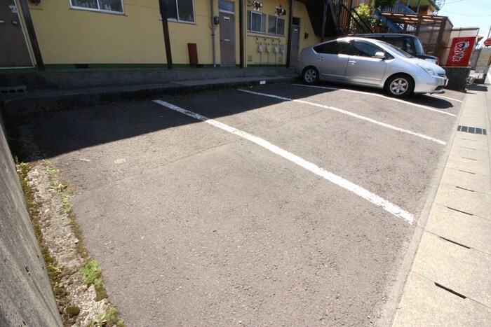 物件外観写真4　(駐車場)