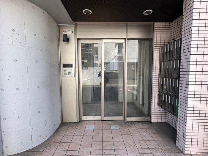 物件外観写真5　(エントランス部分)