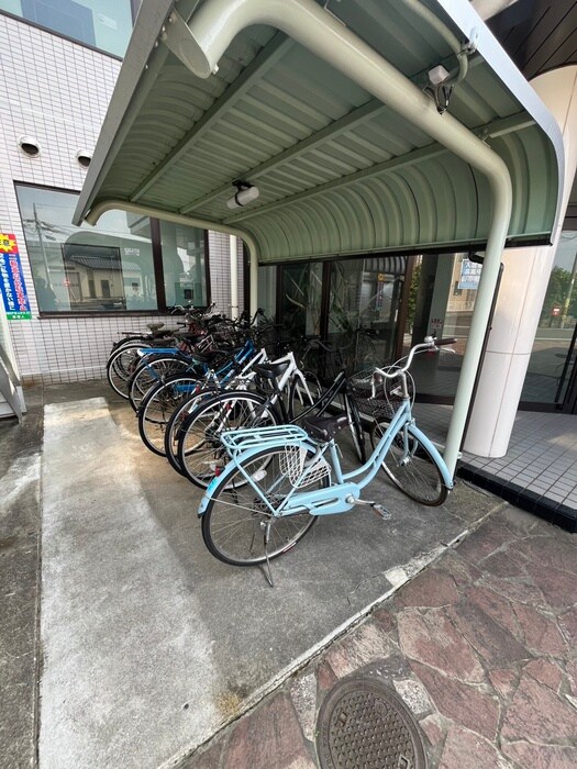 物件外観写真3　(駐輪場)