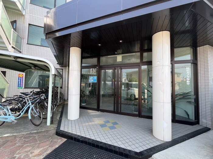 物件外観写真4　(エントランス部分)