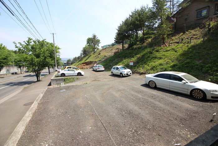 物件外観写真2　(駐車場)