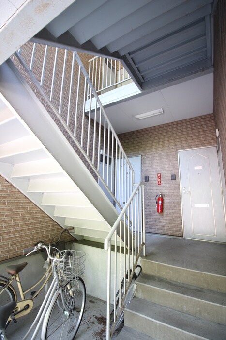 物件外観写真3　(エントランス部分)