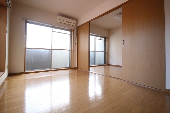 物件内観写真9　(居室)