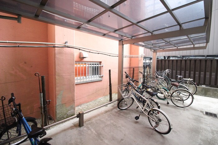物件外観写真5　(駐輪場)