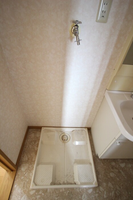 物件内観写真13　(洗濯機置場)