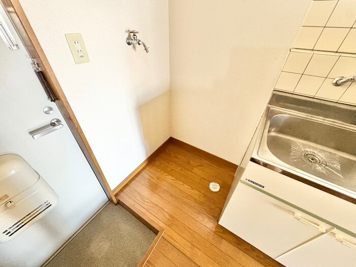 物件内観写真11　(洗濯機置場)