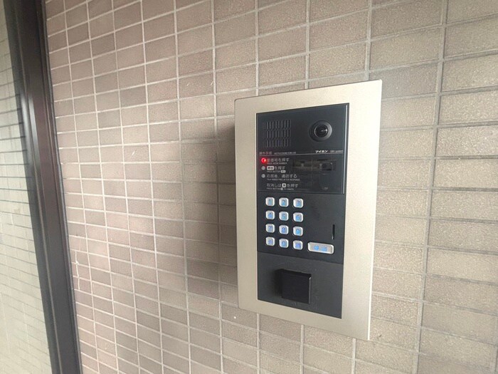 物件外観写真6　(エントランス部分)