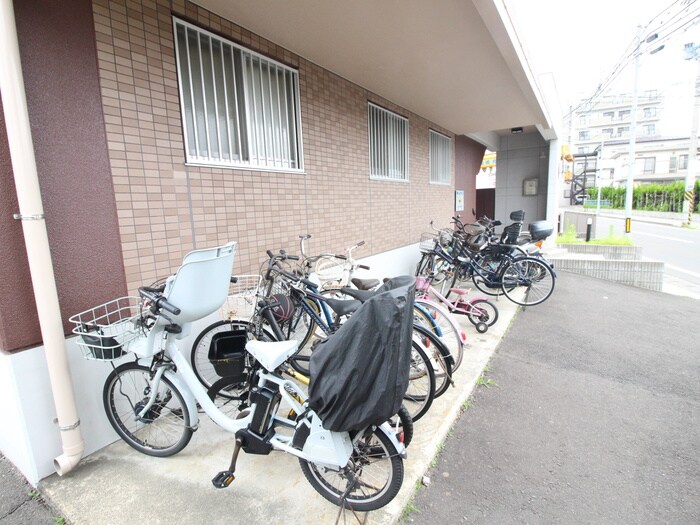 物件外観写真3　(駐輪場)
