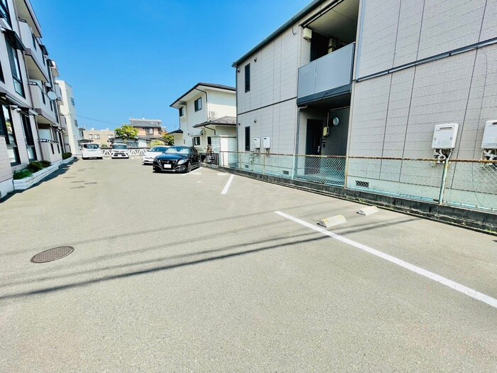 物件外観写真3　(駐車場)