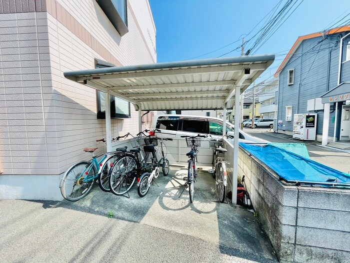 物件外観写真4　(駐輪場)