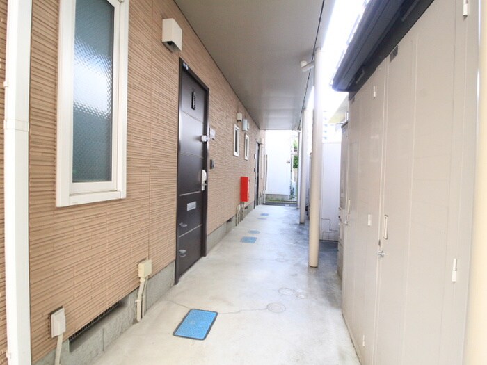 物件外観写真3　(エントランス部分)