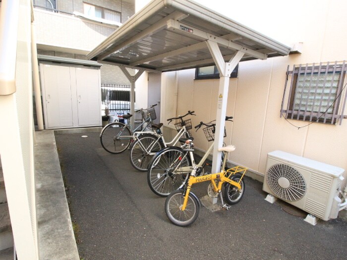 物件外観写真5　(駐輪場)