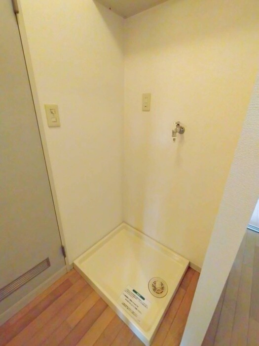 物件内観写真12　(洗濯機置場)