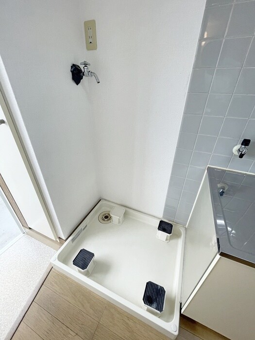 物件内観写真11　(洗濯機置場)