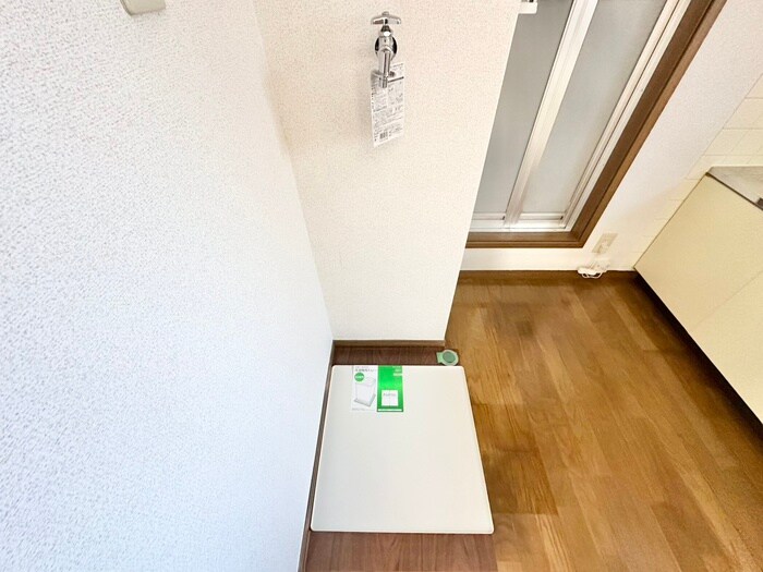 物件内観写真16　(洗濯機置場)