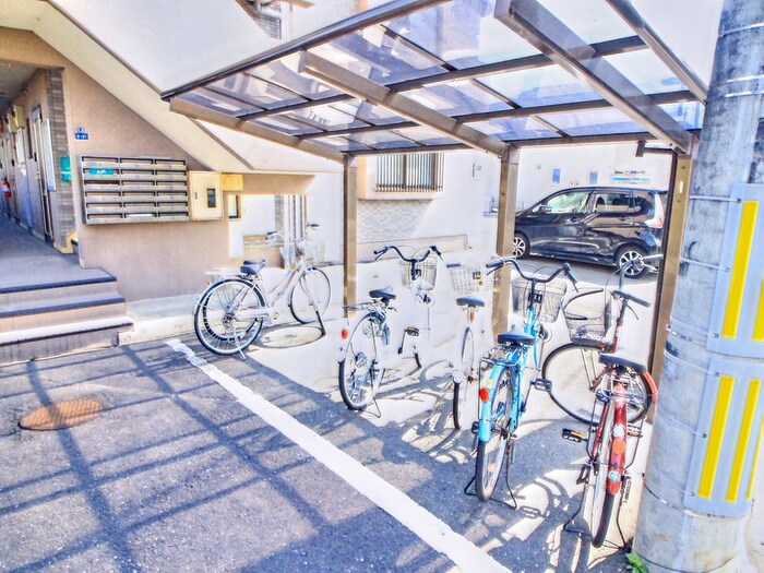 物件外観写真5　(駐輪場)