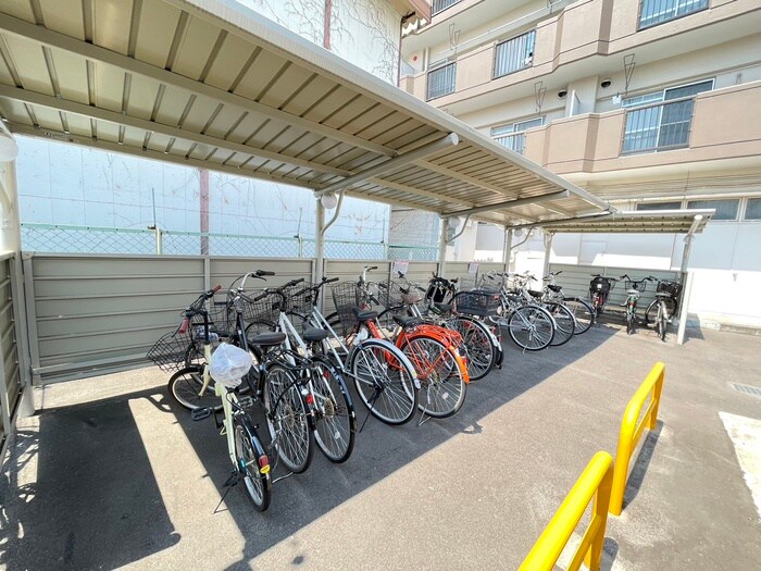 物件外観写真4　(駐輪場)
