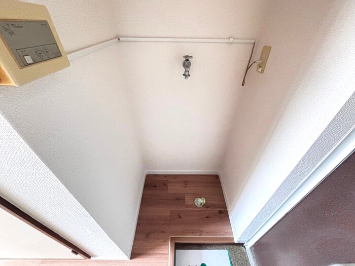 物件内観写真16　(洗濯機置場)