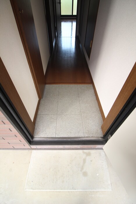 物件内観写真9　(玄関)