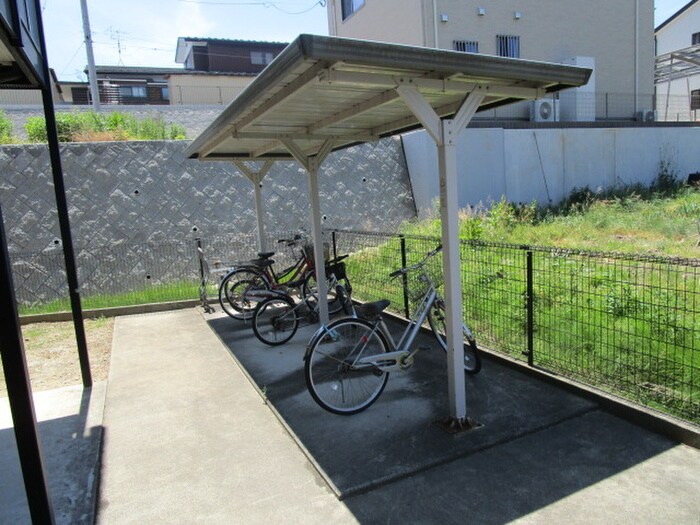 物件外観写真4　(駐輪場)