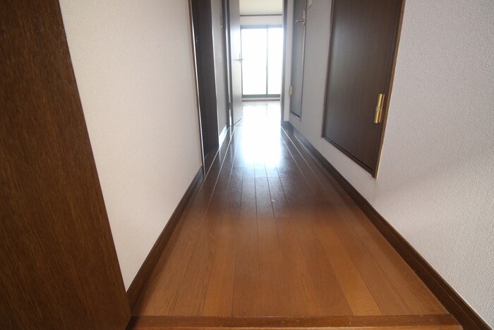 物件内観写真10　(廊下)