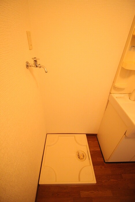 物件内観写真16　(洗濯機置場)