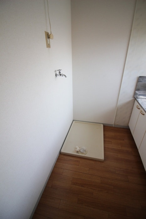 物件内観写真14　(洗濯機置場)