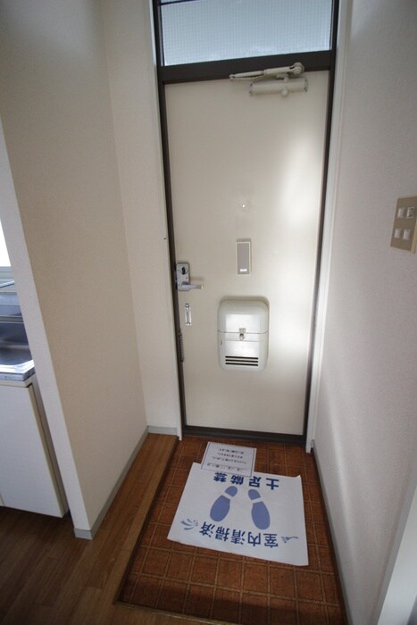 物件内観写真16　(玄関)