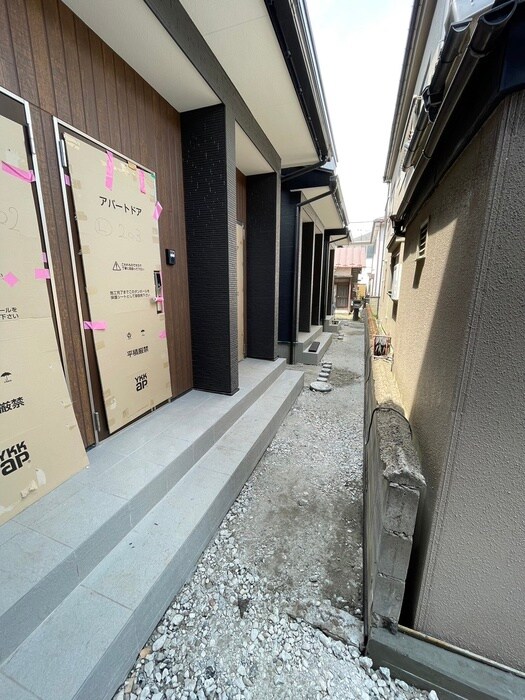 物件外観写真6　(エントランス部分)