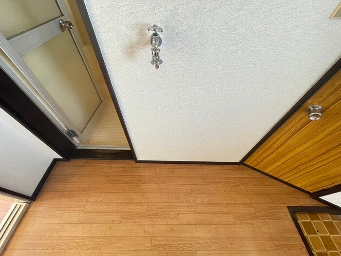 物件内観写真11　(洗濯機置場)