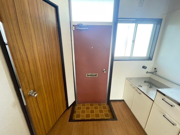 物件内観写真13　(玄関)