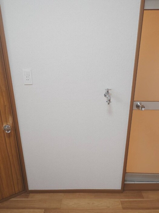 物件内観写真14　(洗濯機置場)