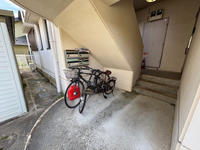 物件外観写真3　(駐輪場)