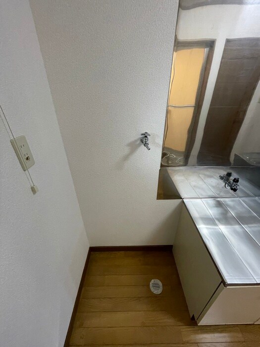 物件内観写真11　(洗濯機置場)