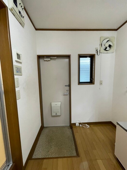 物件内観写真13　(玄関)