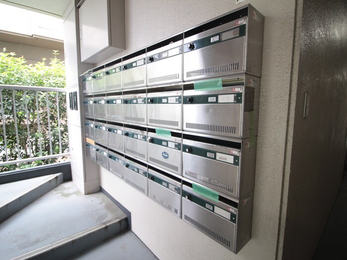 物件外観写真4　(エントランス部分)